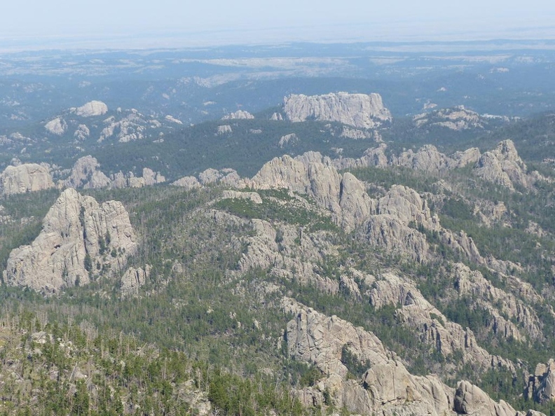 Depuis le Mont Harney, 2414 m, point culminant des Black Hills et aussi point le plus élevé des US à l'Est des Rocheuses. Dakota Sud P1030629.JPG
